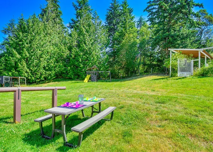 Port Townsend Home: Spacious Yard & Mountain Views