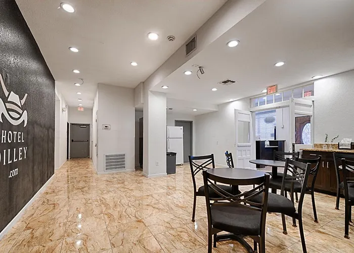 Hotel Dilley Grand