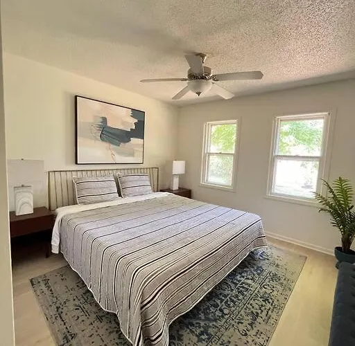 Saugatuck - 1 Bedroom - Sleeps 4