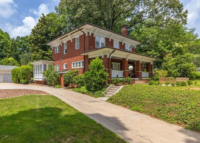 Luxury Large Home - Family Home - Big Fenced Yard