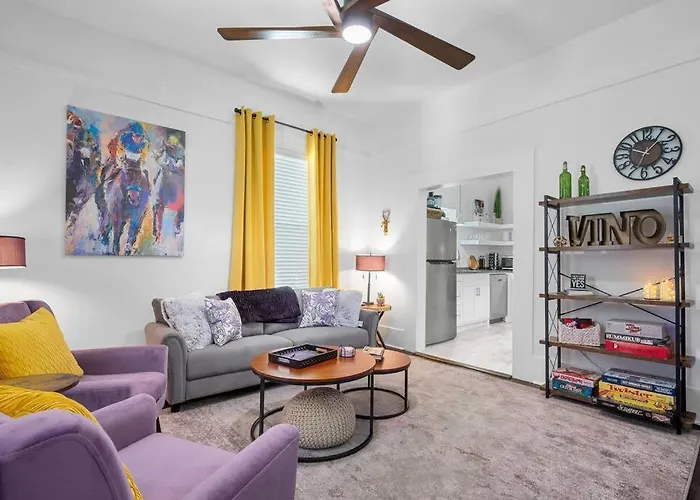 Vineyard Cottage-Pet Friendly & Walk To Oaklawn!