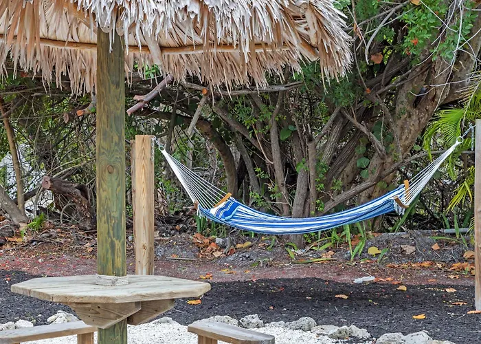 Creole Garden Cottage At Palmview Inn Of Sanibel With Bikes