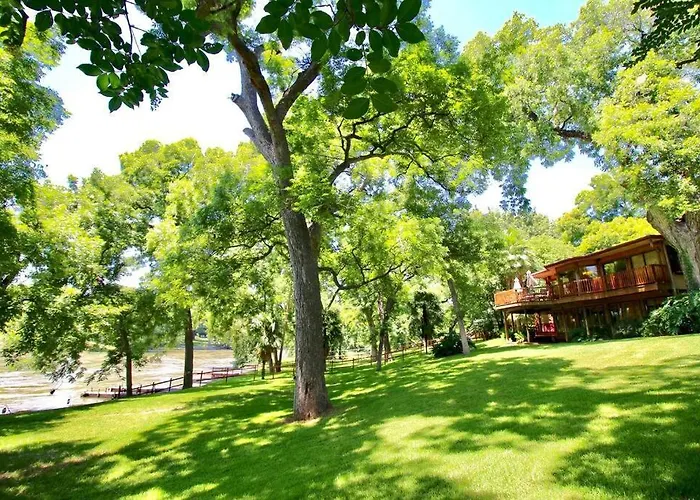 The River Haven - Sleeps 32 - On Guadalupe River