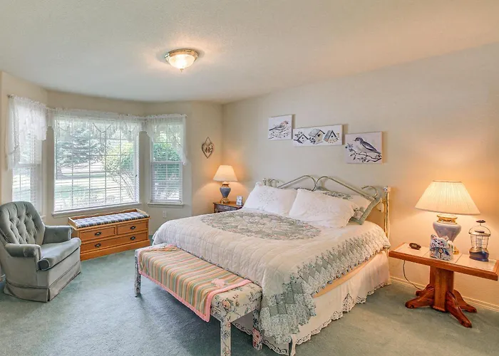 Moyie Springs Home W/ Views, Near Kootenai River!