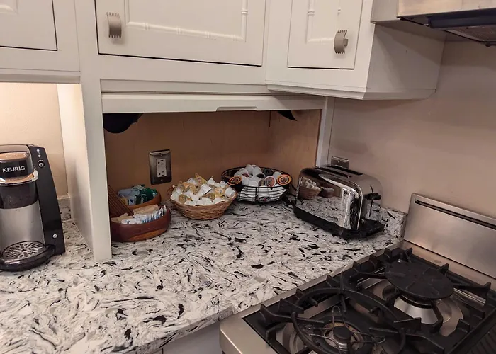 New Downtown 2 Beds, 2 Baths Waterfront Alaska 335