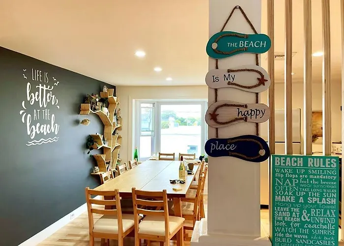 Asian Wood Style 4 Bedroom In Surf City