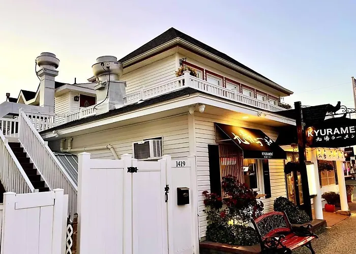 Asian Wood Style 4 Bedroom In Surf City