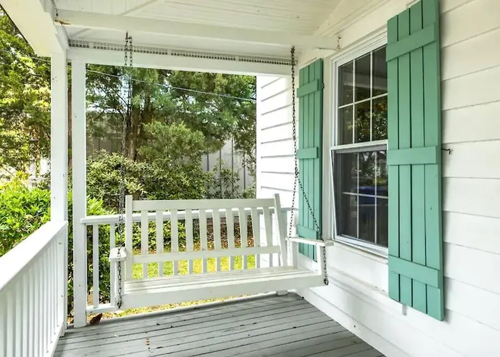 Scuttlebutt Nautical Cottage