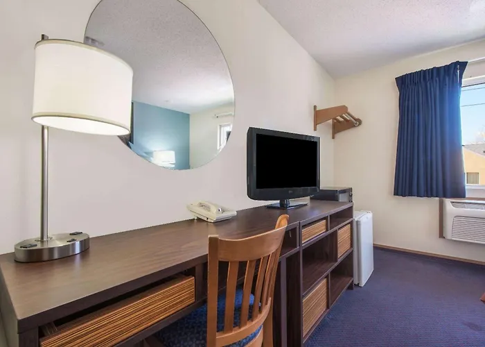 Super 8 By Wyndham College Station