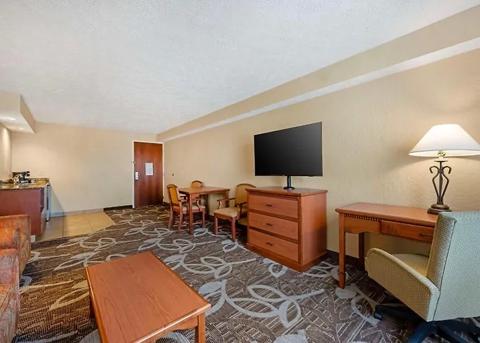 Best Western Plus Mid Nebraska Inn & Suites