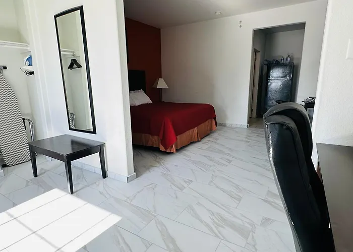 Lux Inn And Suites