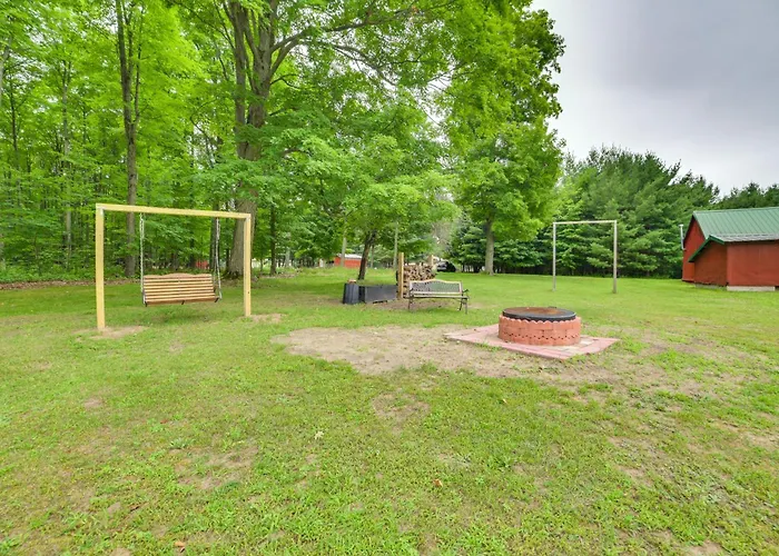 Visit Fife Lake & Traverse Bay! Farmhouse Hideaway