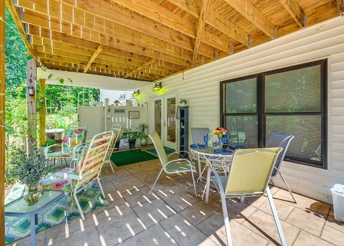 Charming Charlottesville Apt W/ Outdoor Space!
