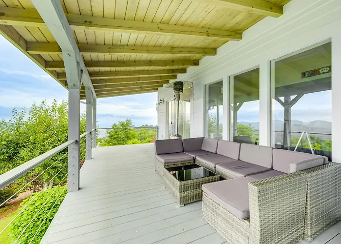 Near Hiking Trails: Luxe Canton Getaway W/ Grill
