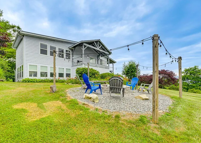 Near Hiking Trails: Luxe Canton Getaway W/ Grill