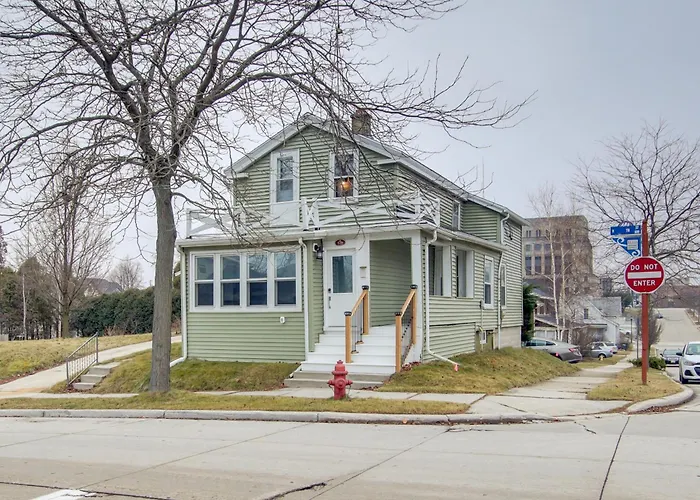Coastal Comfort & Golfers' Paradise In Sheboygan!