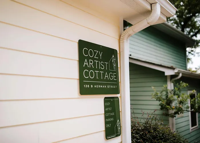 Cozy Cottage - Walk To Campus, Stadium, Downtown