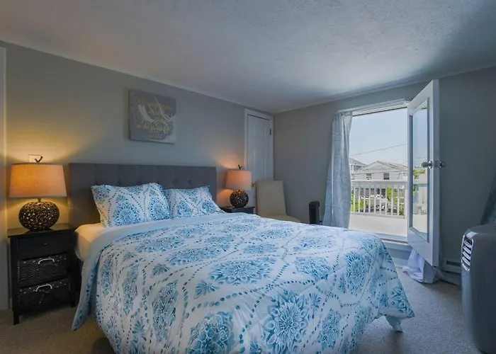New Cozy Coastal Retreat!