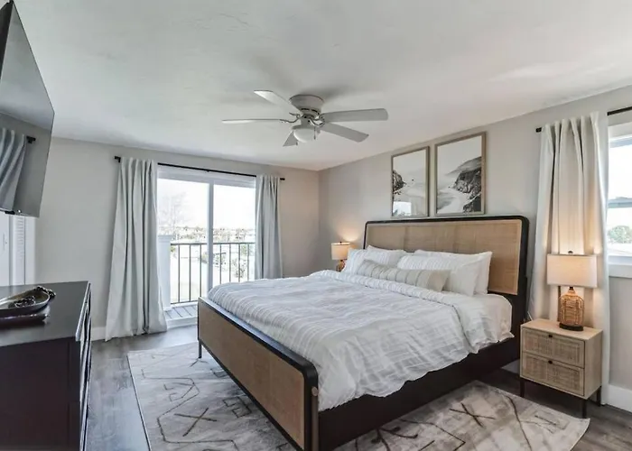 Modern 3 Bedroom Beach Retreat With Private Balcony