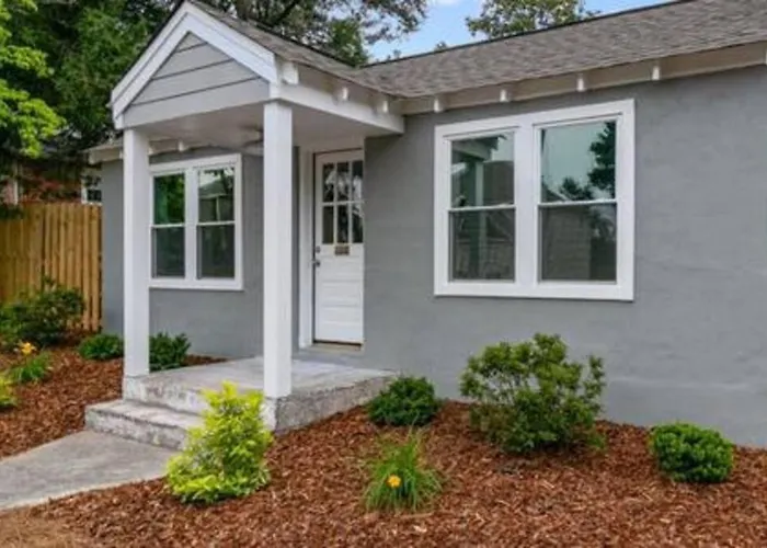 Updated, Fenced, Pet Friendly Downtown Cottage