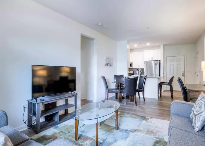 Luxury Modern Apt With Patio