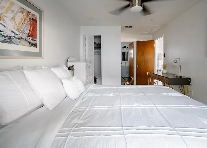 Charming 1-Bedroom Oasis In The Heart Of Downtown
