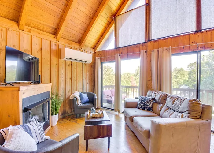 Lake Keowee Retreat: Idyllic Six Mile Cabin!