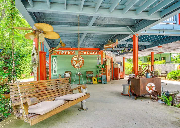 Eclectic Mandeville Home: Walk To Lakefront Park