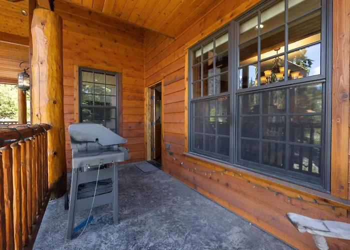 Snowed Inn - Meredith Lodging