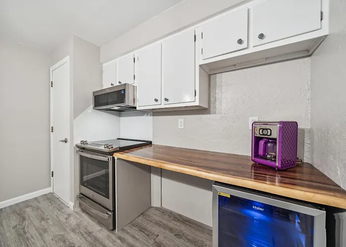 Morning Glory Apt - Charming Accessible 3 Bedroom