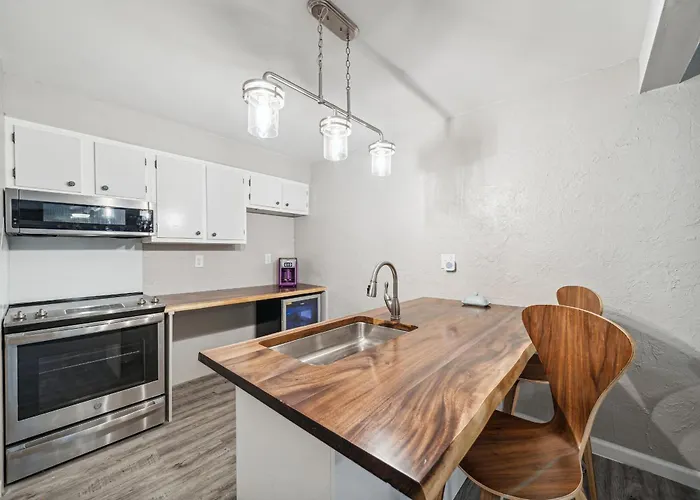 Morning Glory Apt - Charming Accessible 3 Bedroom