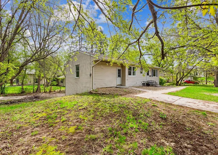 Lilac Apartment - 5 Minutes To Downtown Stillwater