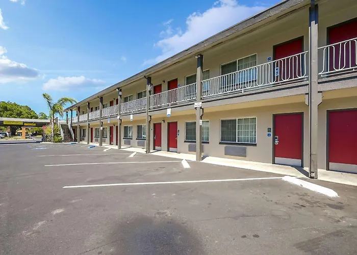 Econo Lodge Woodland Near I-5