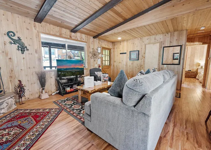 Granny'S Love Shack - Close To Hiking Trails, Fireplace, Deck, Barbecue