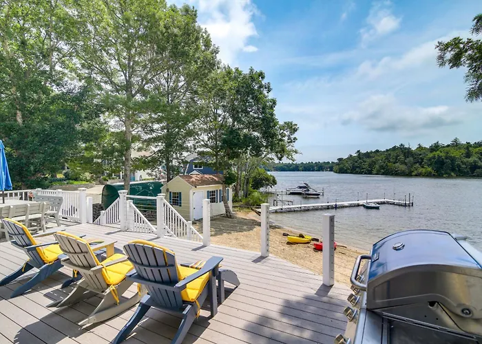 Plymouth Getaway W/ Private Lake Beach + Kayaks!