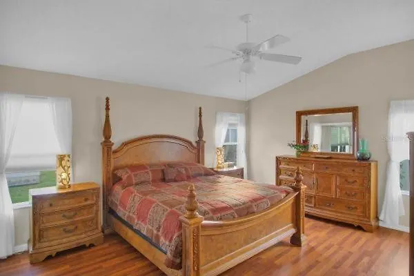 Villages Large 2 Bed Room 2 Bath Near Shopping