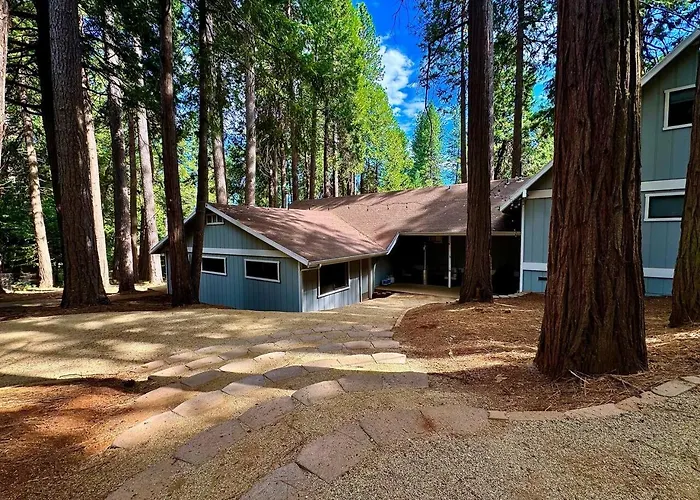 Cabin In The Trees-Game Room