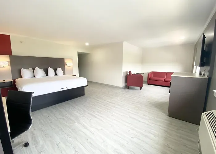 Ramada By Wyndham Tuscaloosa