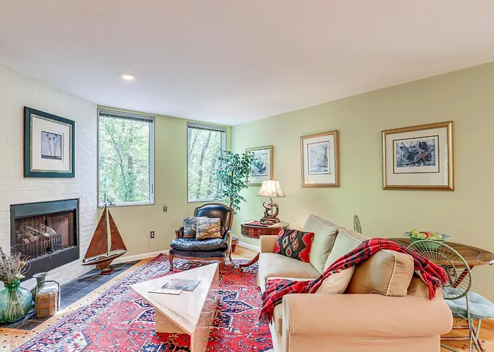 Explore Asheville! Secluded Couple'S Home W/ Deck
