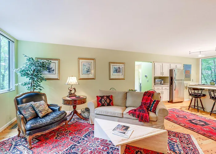 Explore Asheville! Secluded Couple'S Home W/ Deck