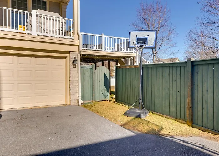 Pet-Friendly Dc Area Condo W/ Yard!