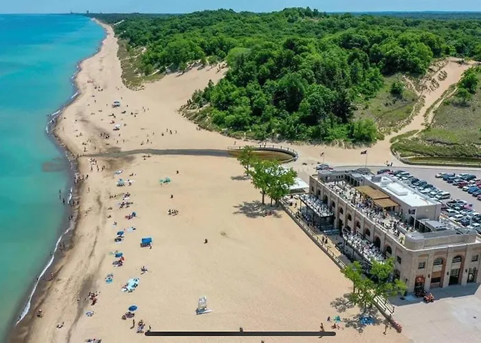 Blue Birdhouse - Indiana Dunes - Pet Friendly