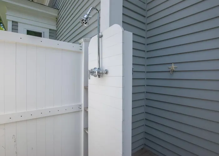 Gorgeous Traditional Home Modern Amenities Downtown Harwichport