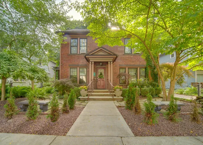 Spacious Jamestown Home Near Nat'L Comedy Center!
