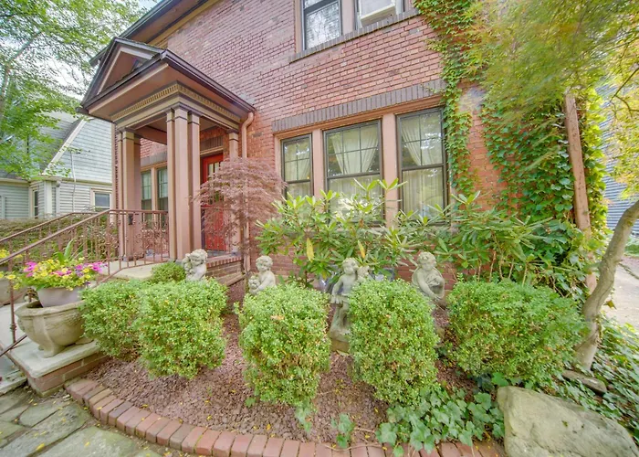 Spacious Jamestown Home Near Nat'L Comedy Center!