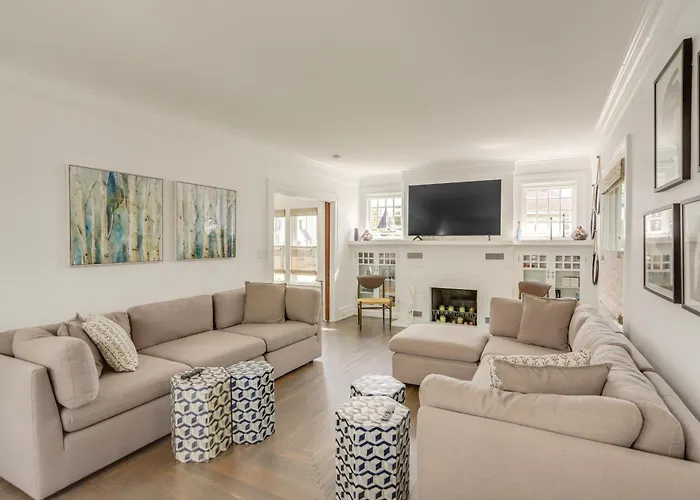 Port Clinton Home W/ Lake View - Walk To Beach!