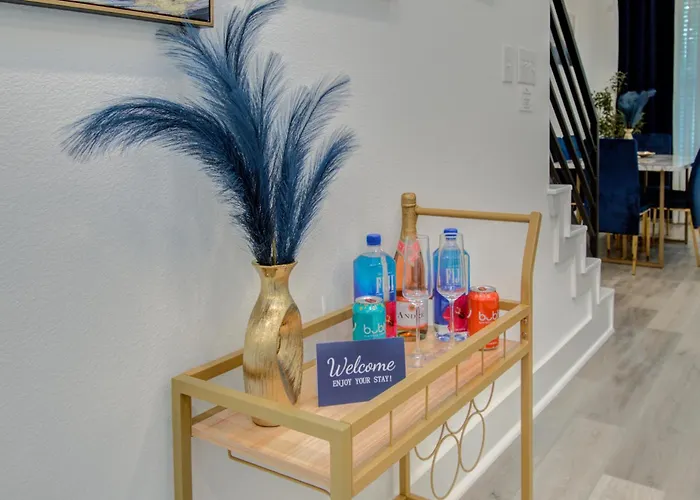 Urban Luxe Getaway 4 Mins To Dt Newly Built Home