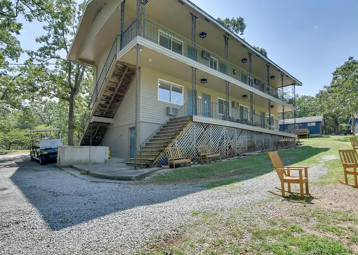 Charming Studio W/ Pool & Table Rock Lake Access!