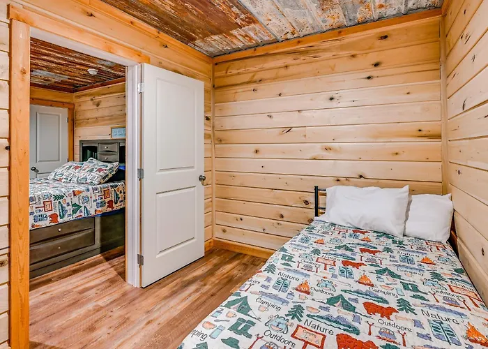 Kentucky Cabin Retreat W/ Covered Porch & Views