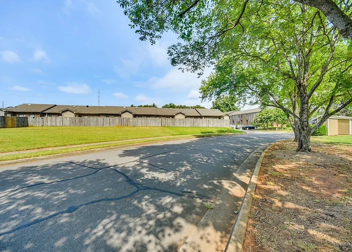 Huntsville Condo W/ Patio Near Redstone Arsenal!